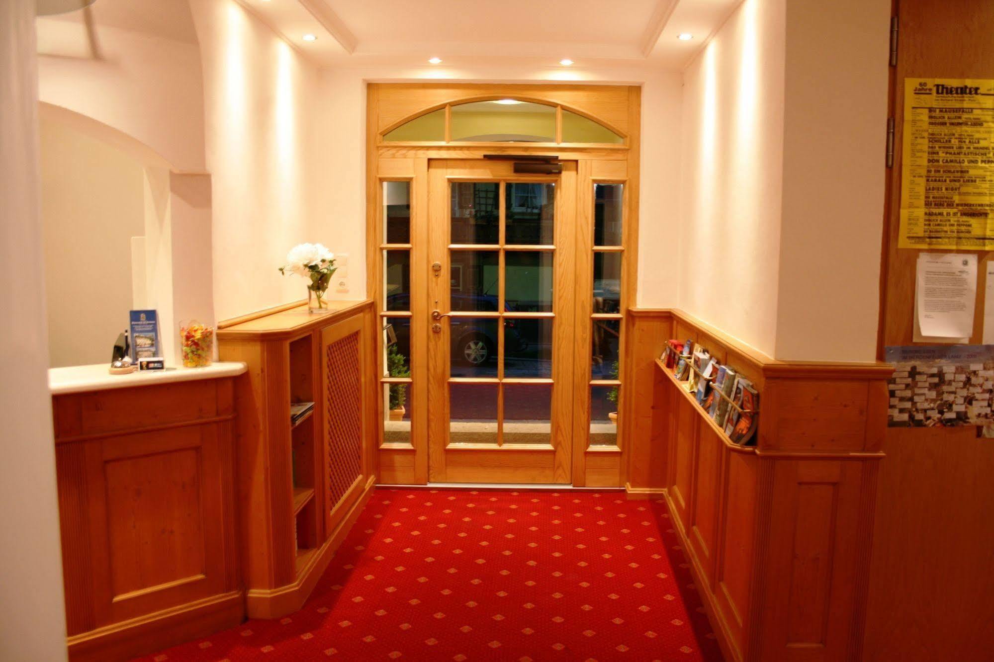Hotel Garni Almenrausch Und Edelweiss Garmisch-Partenkirchen Exterior photo
