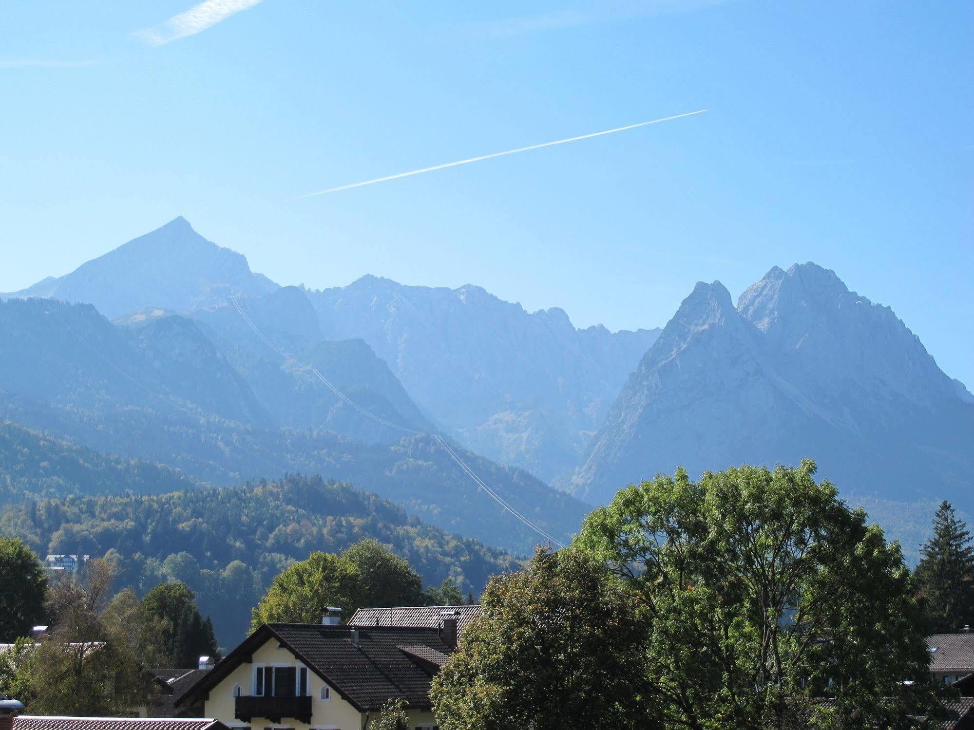 Hotel Garni Almenrausch Und Edelweiss Garmisch-Partenkirchen Exterior photo