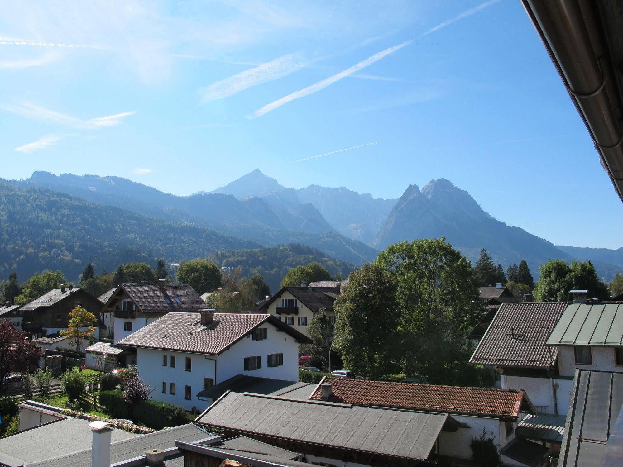 Hotel Garni Almenrausch Und Edelweiss Garmisch-Partenkirchen Exterior photo
