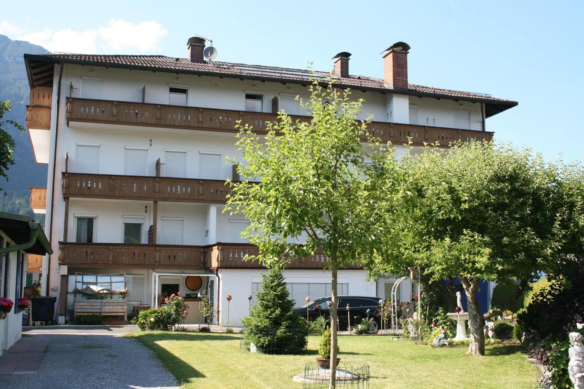 Hotel Garni Almenrausch Und Edelweiss Garmisch-Partenkirchen Exterior photo
