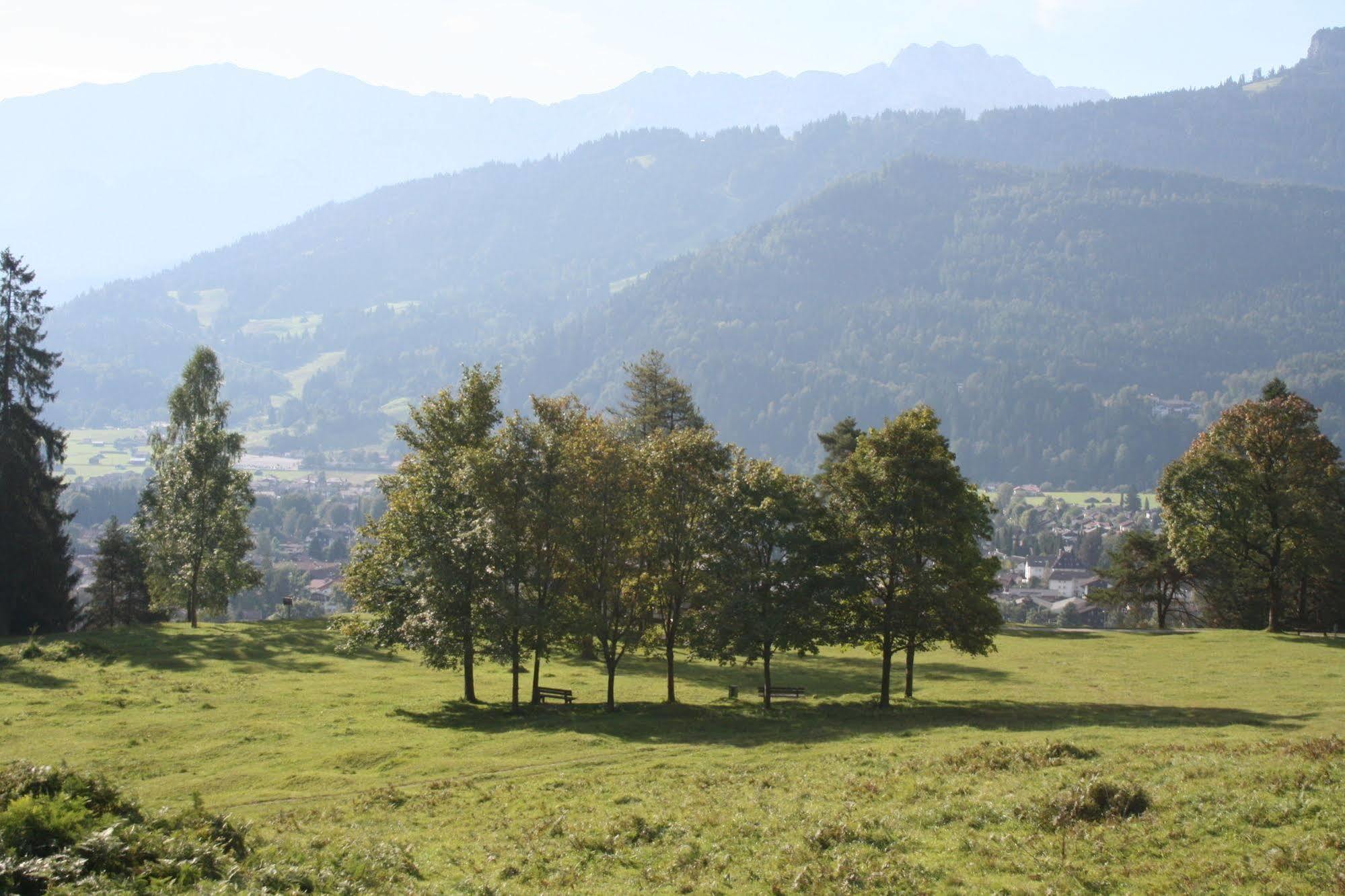 Hotel Garni Almenrausch Und Edelweiss Garmisch-Partenkirchen Exterior photo