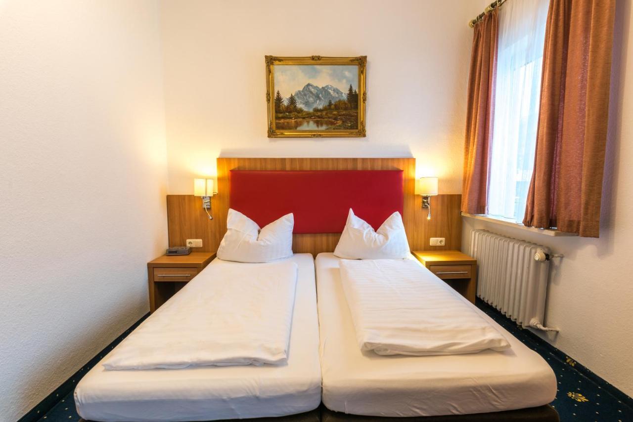 Hotel Garni Almenrausch Und Edelweiss Garmisch-Partenkirchen Exterior photo