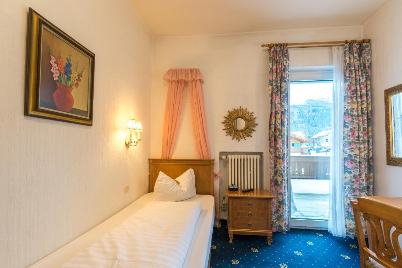 Hotel Garni Almenrausch Und Edelweiss Garmisch-Partenkirchen Exterior photo