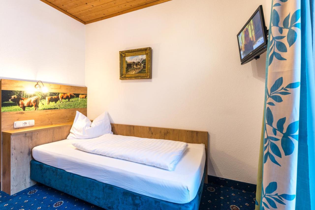Hotel Garni Almenrausch Und Edelweiss Garmisch-Partenkirchen Exterior photo