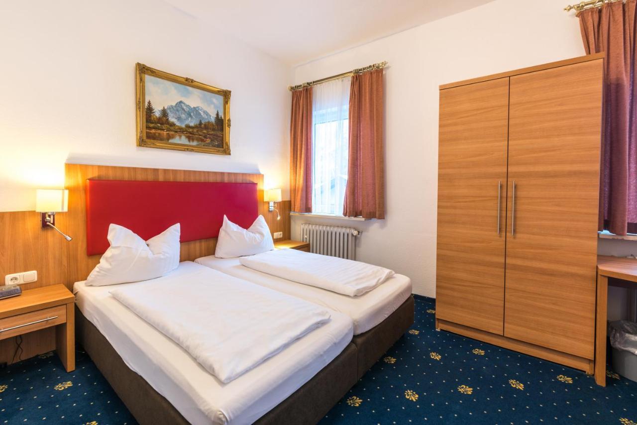 Hotel Garni Almenrausch Und Edelweiss Garmisch-Partenkirchen Exterior photo